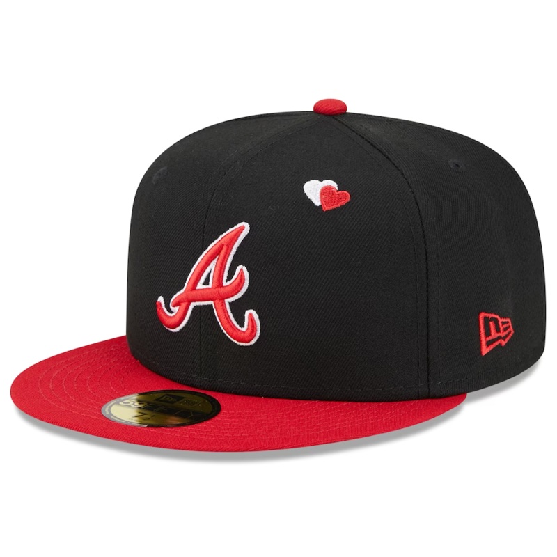 New Era Atlanta Braves Black/Red Hearts 2023 59FIFTY Fitted Hat