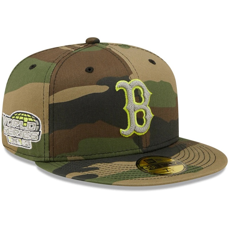 New Era Camo Boston Red Sox Woodland 2004 MLB World Series Reflective Undervisor 59FIFTY Fitted Hat