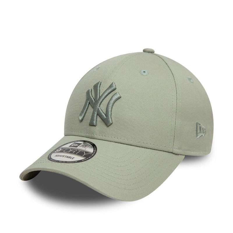 New York Yankees League Essential Pastel Green 9FORTY Adjustable Cap OSFM