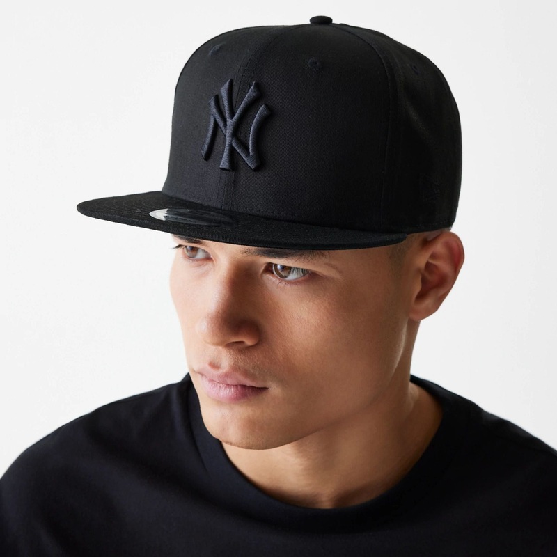 New York Yankees Black On Black 9FIFTY Cap S-M