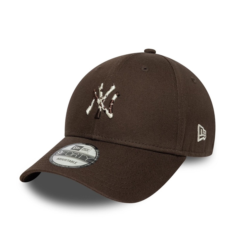 New York Yankees MLB Animal Infill Dark Brown 9FORTY Adjustable Cap OSFM