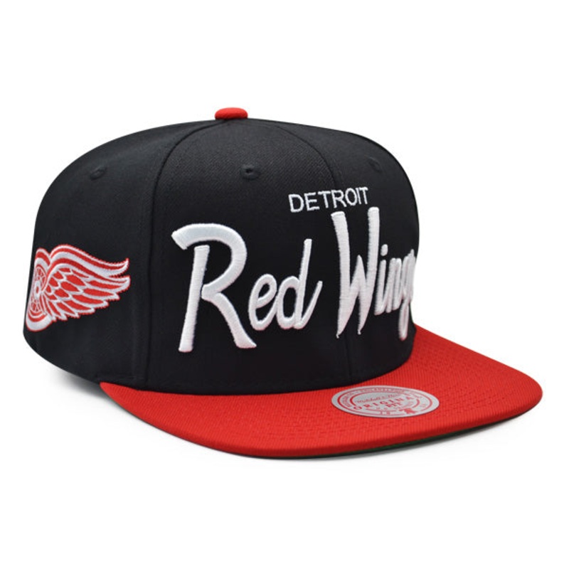 Detroit Red Wings Mitchell & Ness NHL VINTAGE SCRIPT Snapback Adjustable Hat – Black/Red