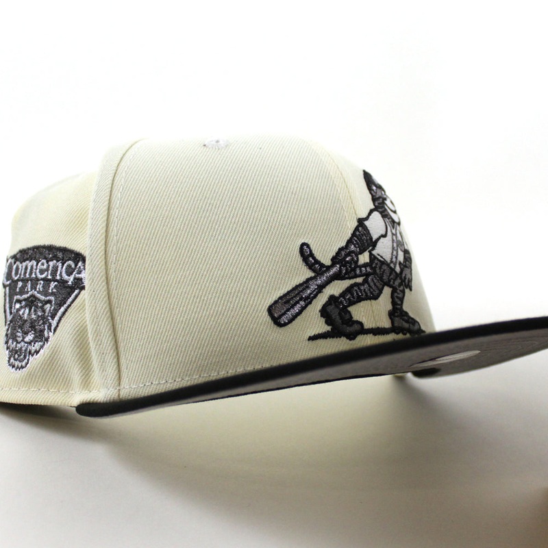 Detroit Tigers PAWS MASCOT Comerica Park New Era 59Fifty Fitted Hat (Chrome White Black Gray Under Brim) 6 7/8