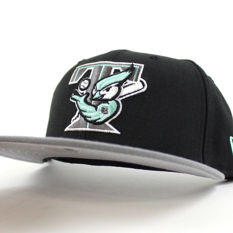 Toronto Blue Jays New Era 59FIFTY Fitted Hat (BLACK Cool Gray GrayY Under brim) 7 1/8