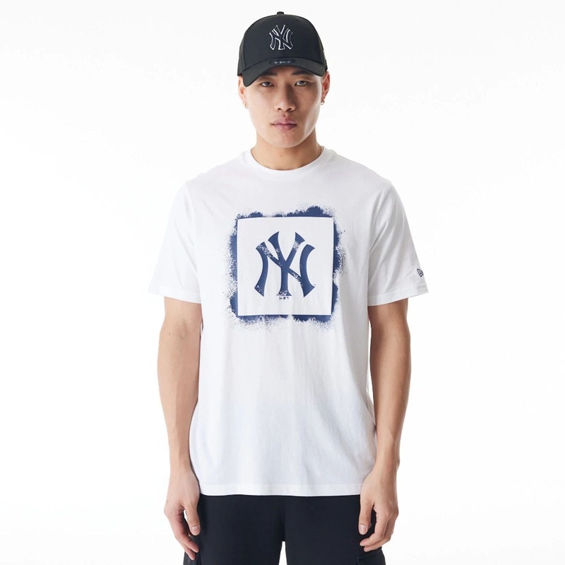 New York Yankees MLB Spray Stamp Graphic White T-Shirt XS