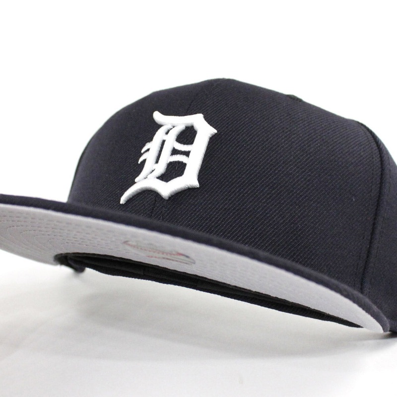 Detroit Tigers New Era 59Fifty Fitted Hat (Navy Gray Under Brim) 7 3/8