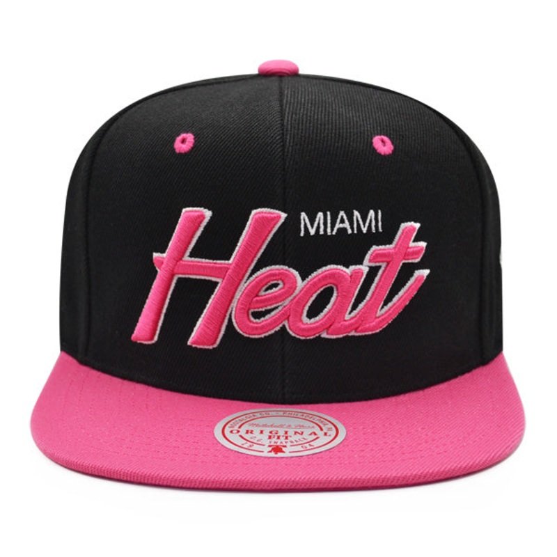 Miami Heat NBA Mitchell & Ness SWEET HEART SCRIPT Snapback Hat – Black/Hot Pink