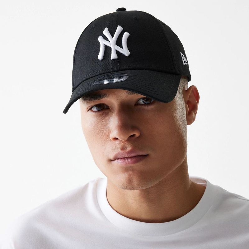 New York Yankees Essential Black 9FORTY Cap OSFA