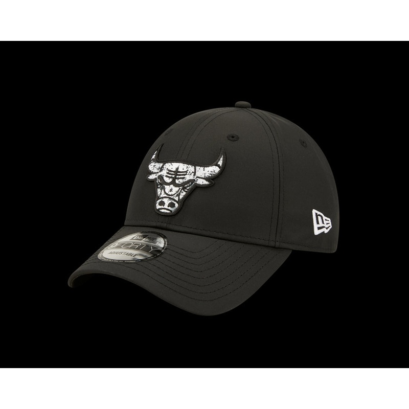 Chicago Bulls 9FORTY Black & White Cap One Size