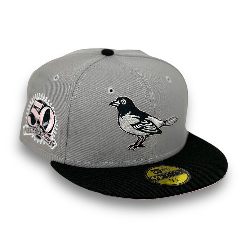 BALTIMORE ORIOLES (50TH ANN 1954-2004) NEW ERA 59FIFTY FITTED (PINK UNDER VISOR) 67/8