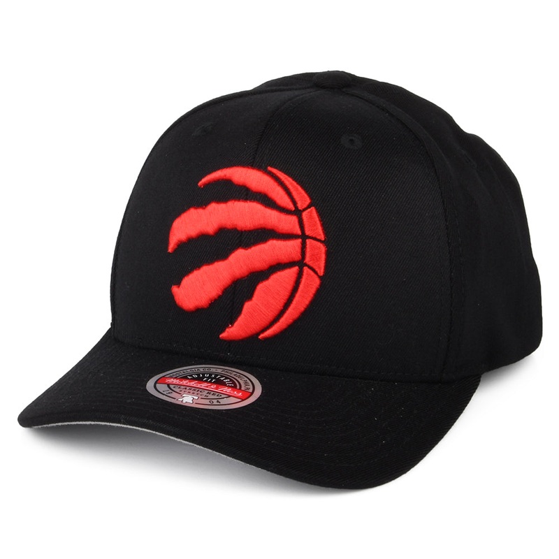Mitchell & Ness Toronto Raptors Snapback Cap – NBA Team Ground Stretch – Black Adjustable