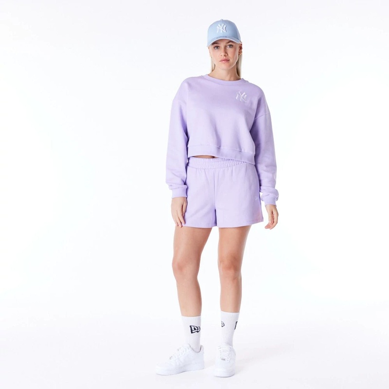 New York Yankees Womens MLB League Essential Pastel Purple Crop Crew Neck Sweatshirt XS