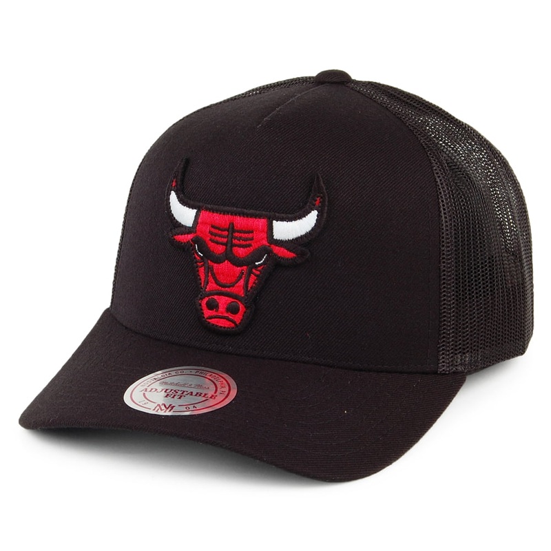 Mitchell & Ness Chicago Bulls Trucker Cap – Team Logo – Black Adjustable