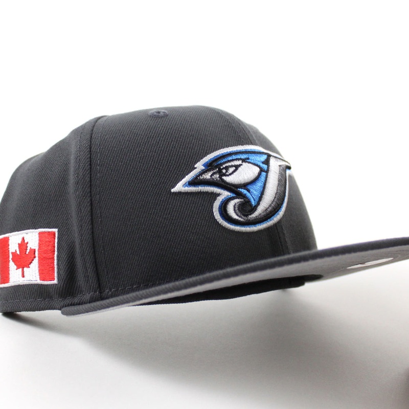 Toronto Blue Jays Canada Flag Patch New Era 59Fifty Fitted Hat (Graphite Gray Under Brim) 6 7/8