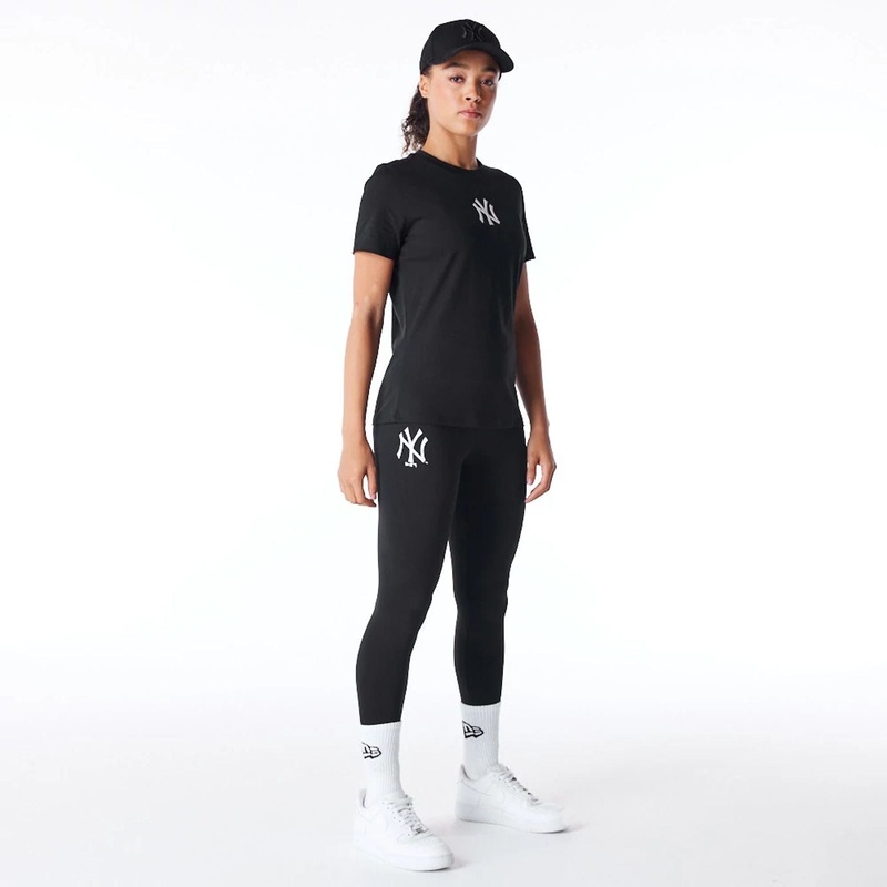 New York Yankees Womens MLB League Essential Black T-Shirt XS