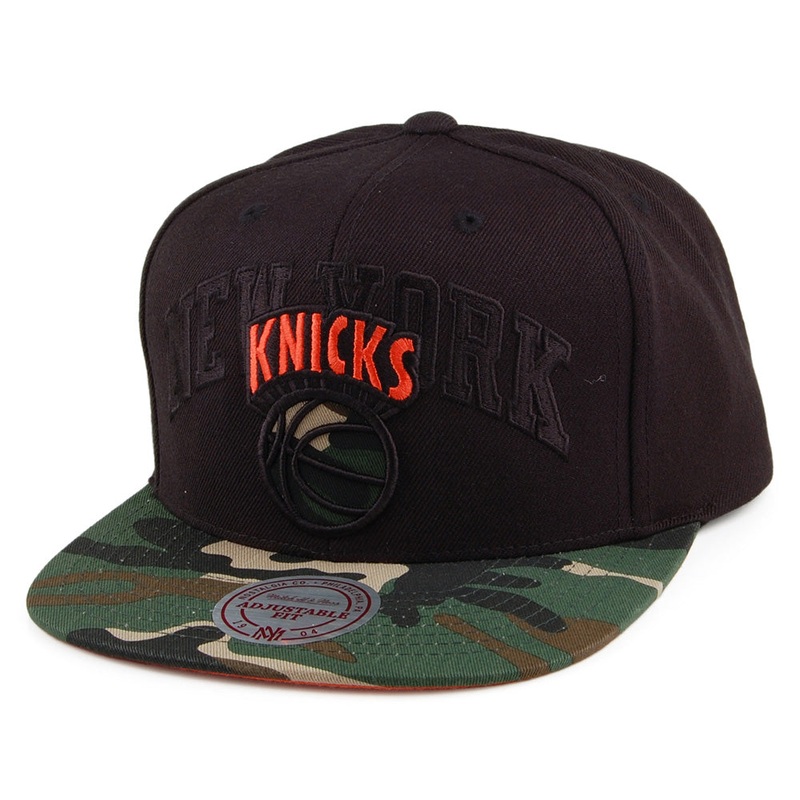 Mitchell & Ness New York Knicks Snapback Cap – Blind – Black-Camo Adjustable