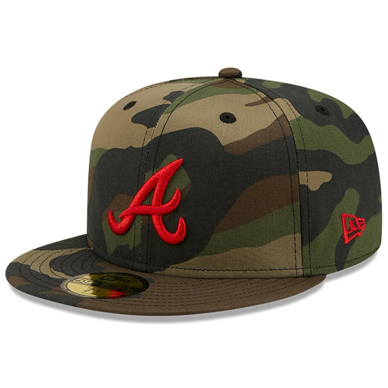New Era Camo Atlanta Braves 1995 World Series Patch Woodland Undervisor 59FIFTY Fitted Hat