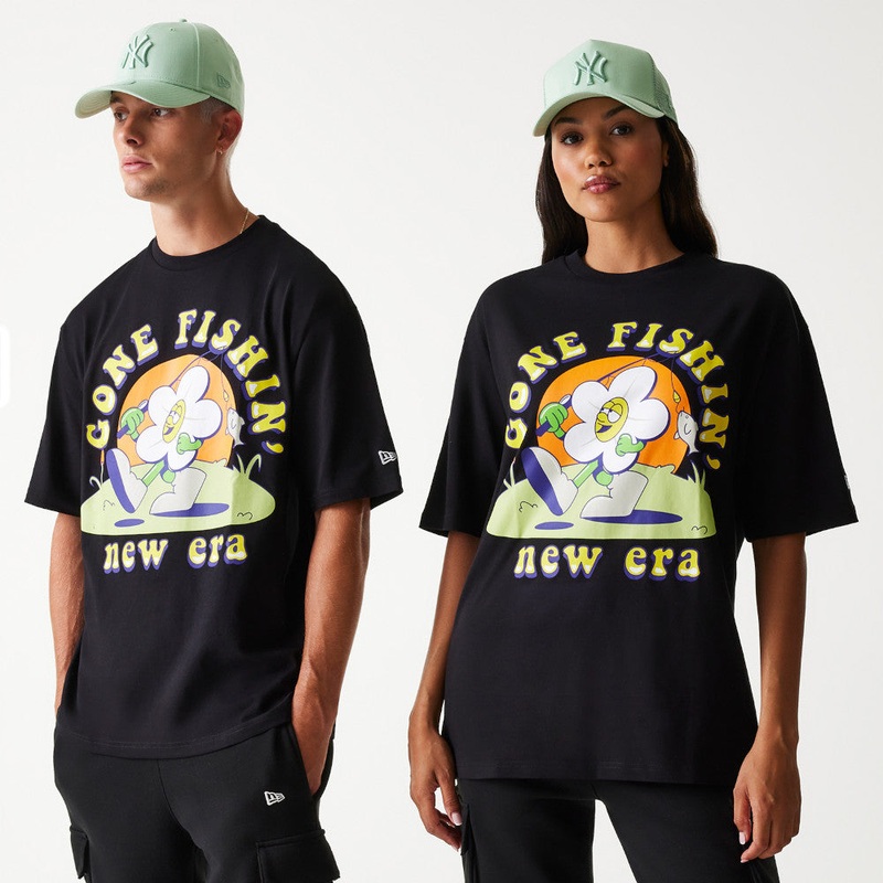 New Era Outdoor Graphic Oversized Black Tee S