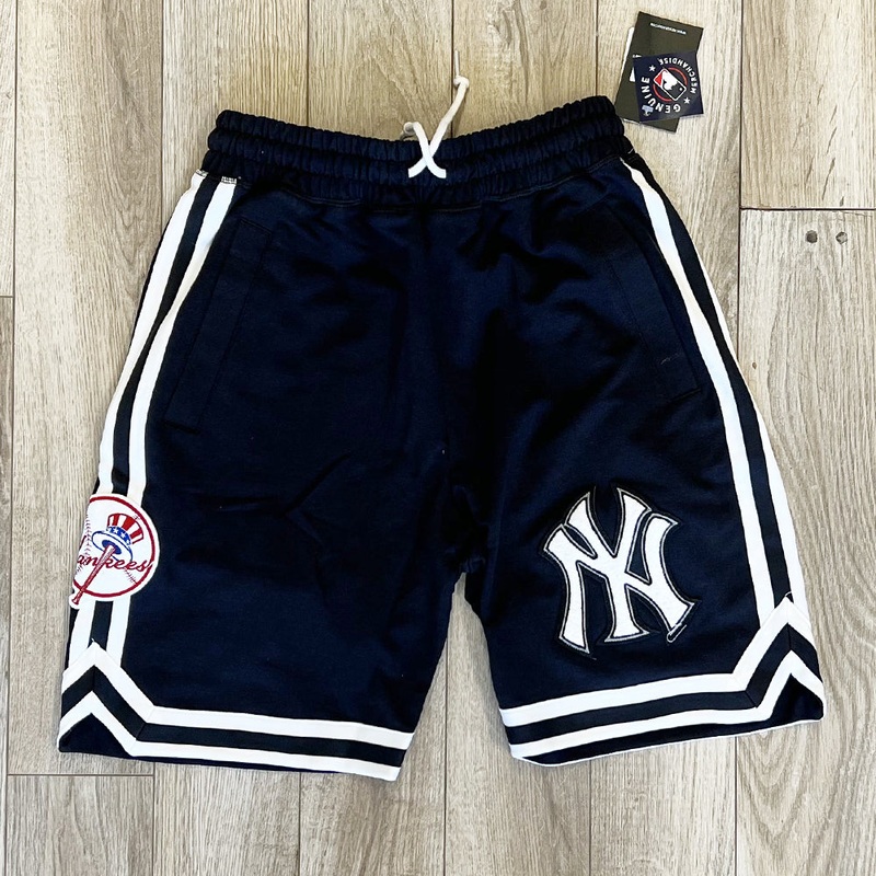 New York Yankees New Era Logo Select Shorts (Team Color) M