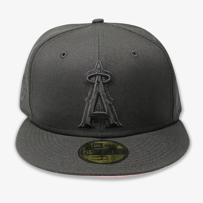 ANAHIEM ANGELS (2002 WS “BLACKOUT SERIES”) NEW ERA 59FIFTY FITTED (PINK BOTTOM) 67/8
