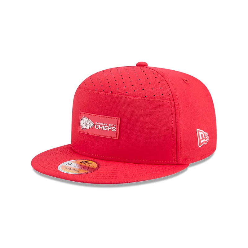 Kansas City Chiefs New Era 2025 Sideline Split Panel 9FIFTY Snapback Hat – Red