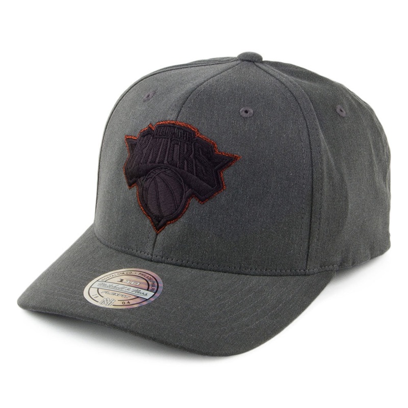 Mitchell & Ness New York Knicks Snapback Cap – Washed Denim 110 – Black Adjustable