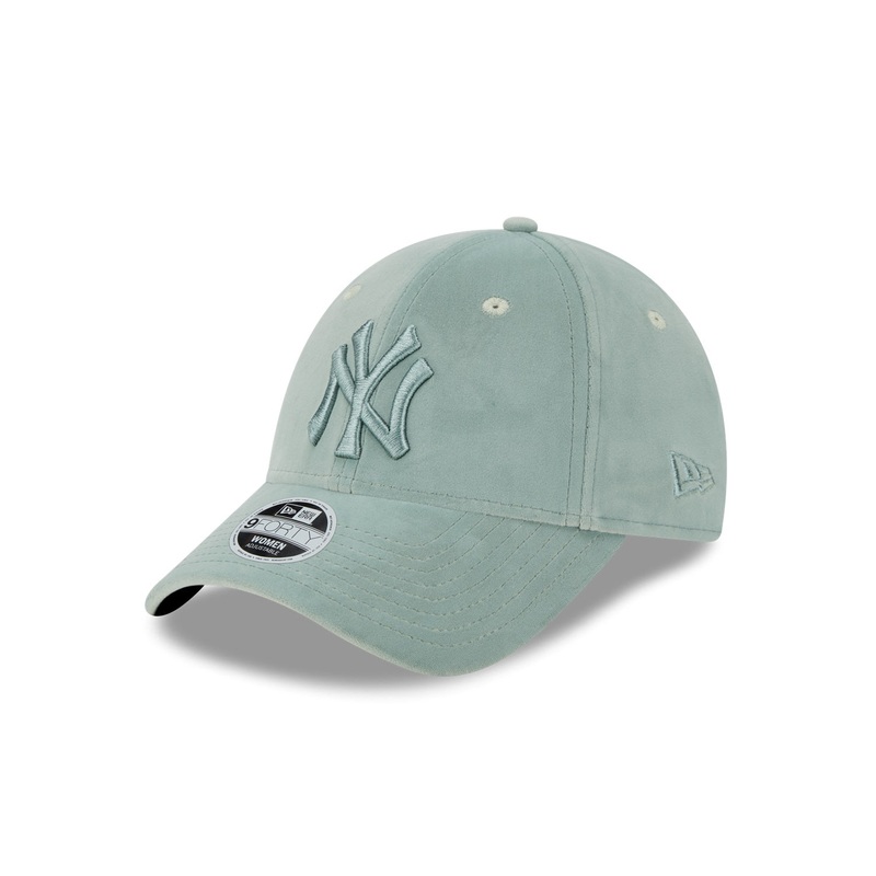 New York Yankees 9FORTY Womens Velour Jade Cap One Size